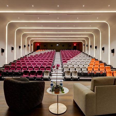 โรงแรมเอ็กซ์ โทรอนโต บาย ไลบรารี โฮเต็ล คอลเลคชั่น โตรอนโต ภายนอก รูปภาพ The movie theater at The Standard East Village