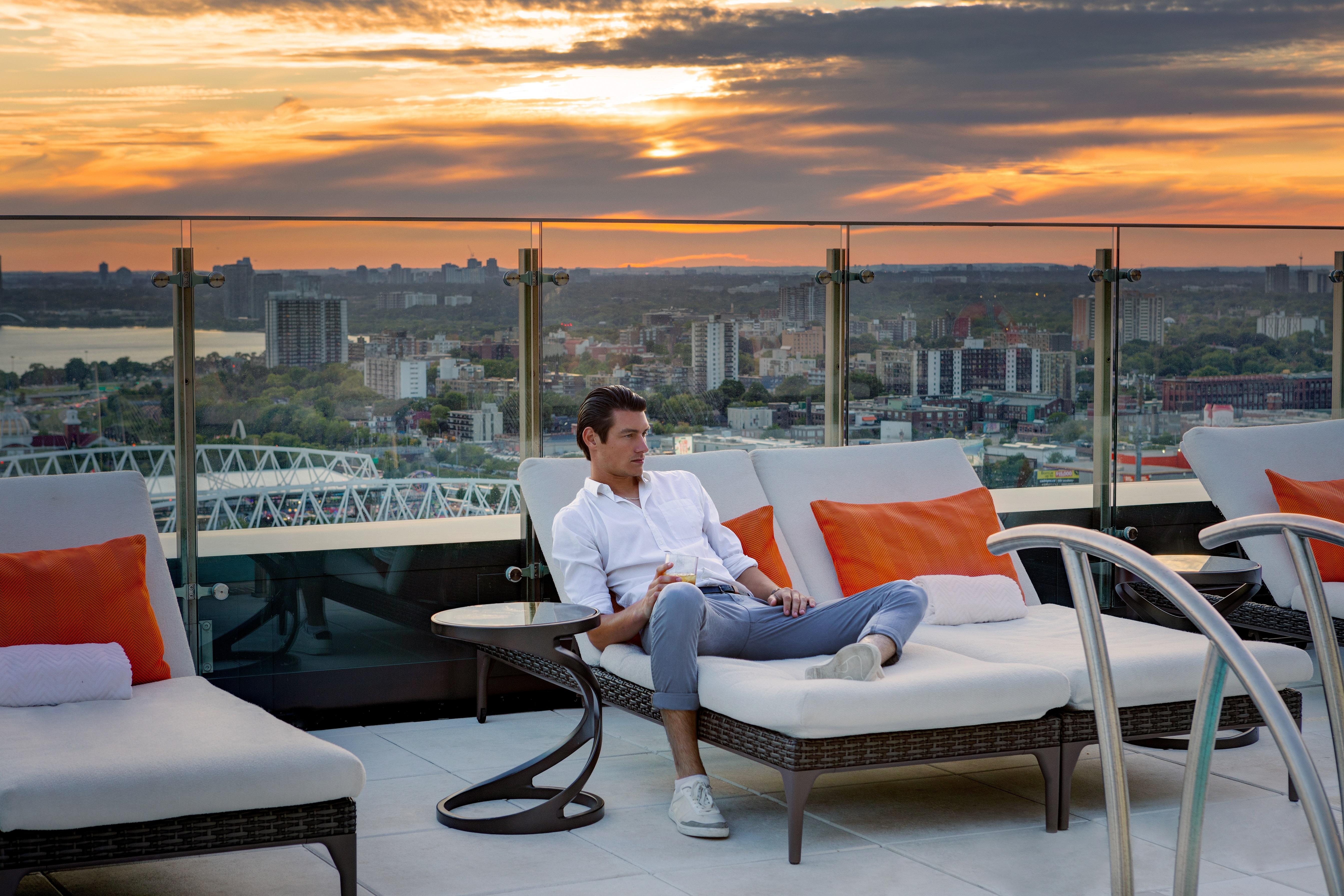 โรงแรมเอ็กซ์ โทรอนโต บาย ไลบรารี โฮเต็ล คอลเลคชั่น โตรอนโต ภายนอก รูปภาพ Skybox